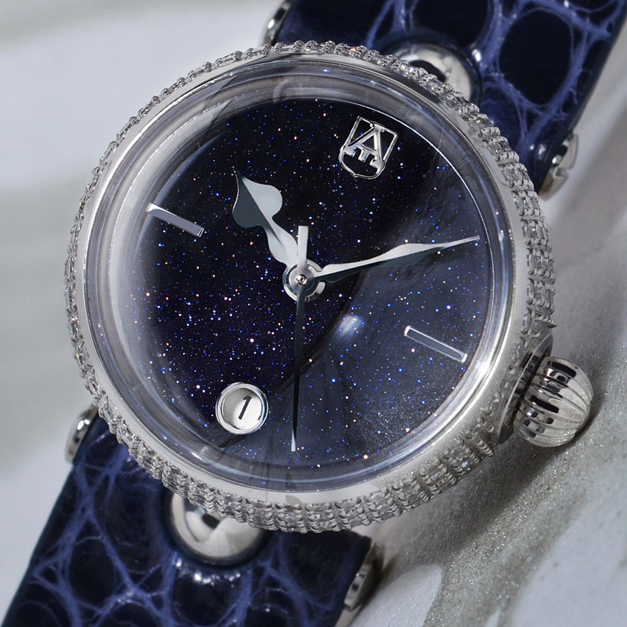 Wristwatch with diamonds automatic violet