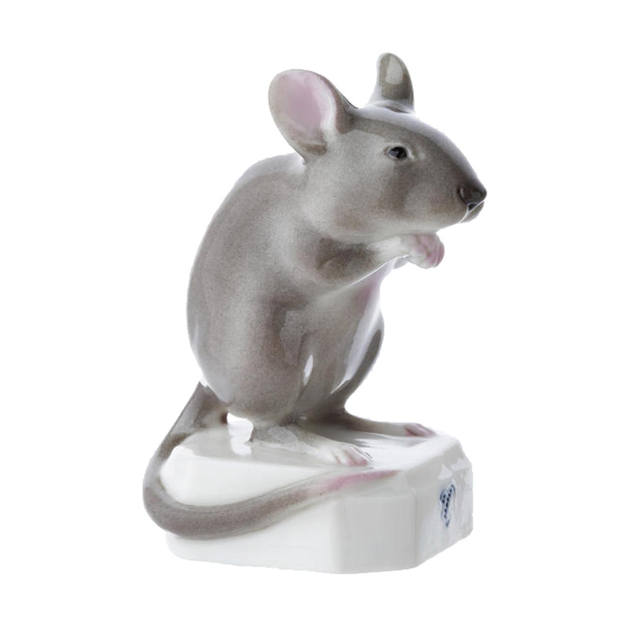 Mouse Karl sitting grey