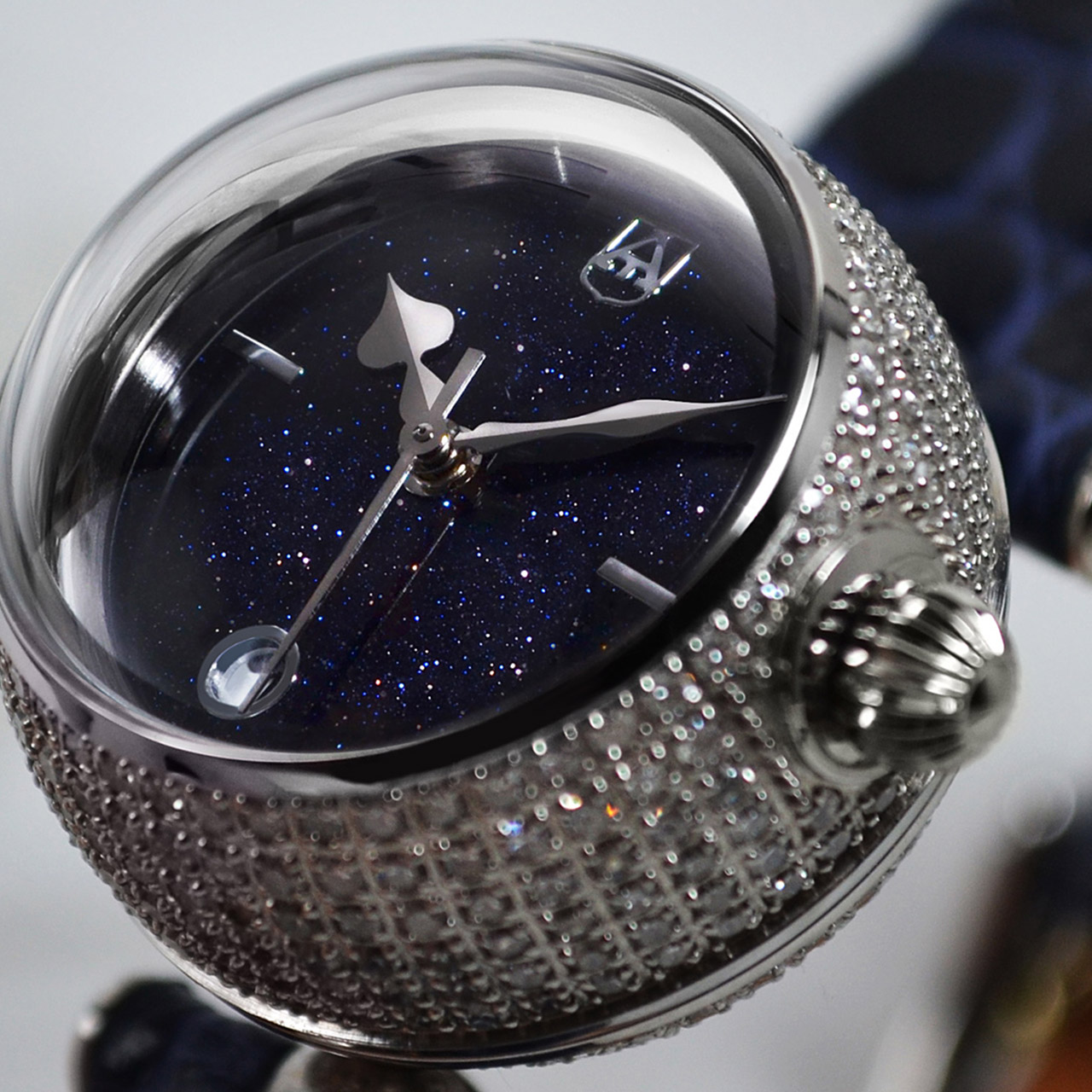 Wristwatch with diamonds automatic violet