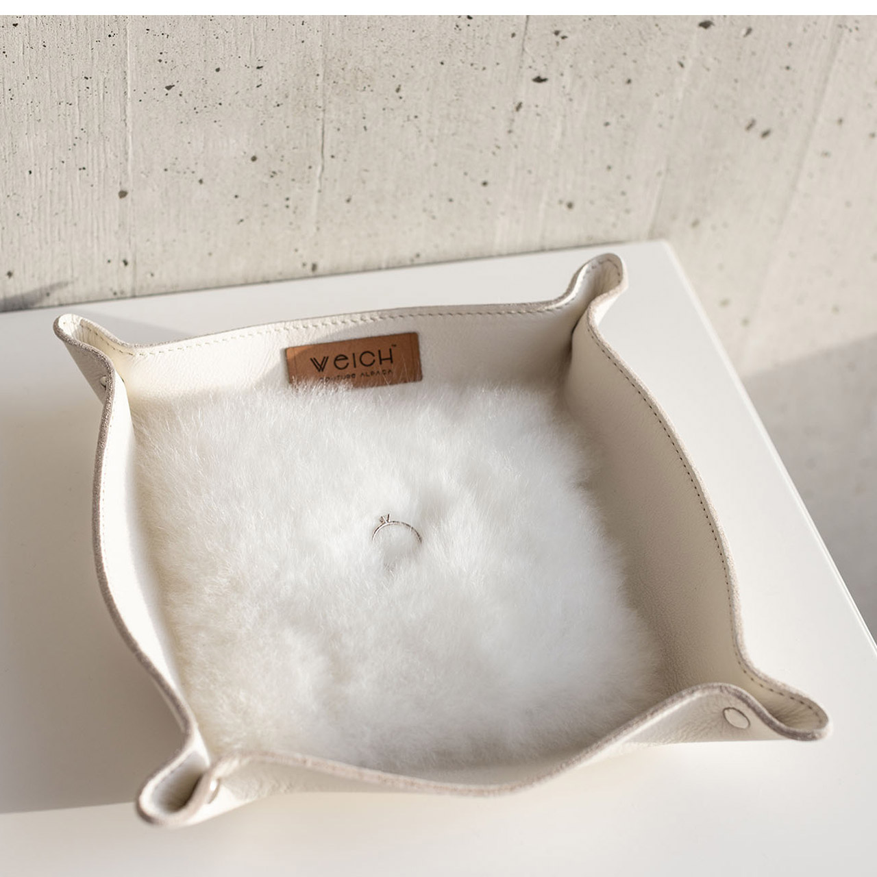 Tray alpaca fur pearl white